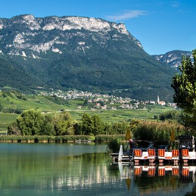 Bild vergr&ouml;&szlig;ern: Blick vom Kalterersee auf Kaltern