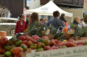 Obststand auf dem Fr&uuml;hjahrsmarkt in Tegernsee